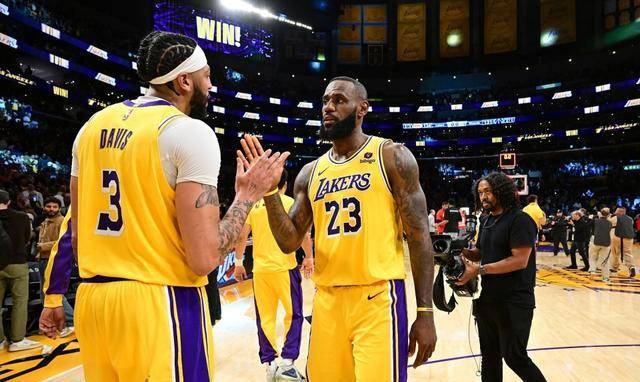 湖人锋线亮点突出联手击败鹈鹕全面取胜 湖人锋线亮点突出联手击败鹈鹕全面取胜