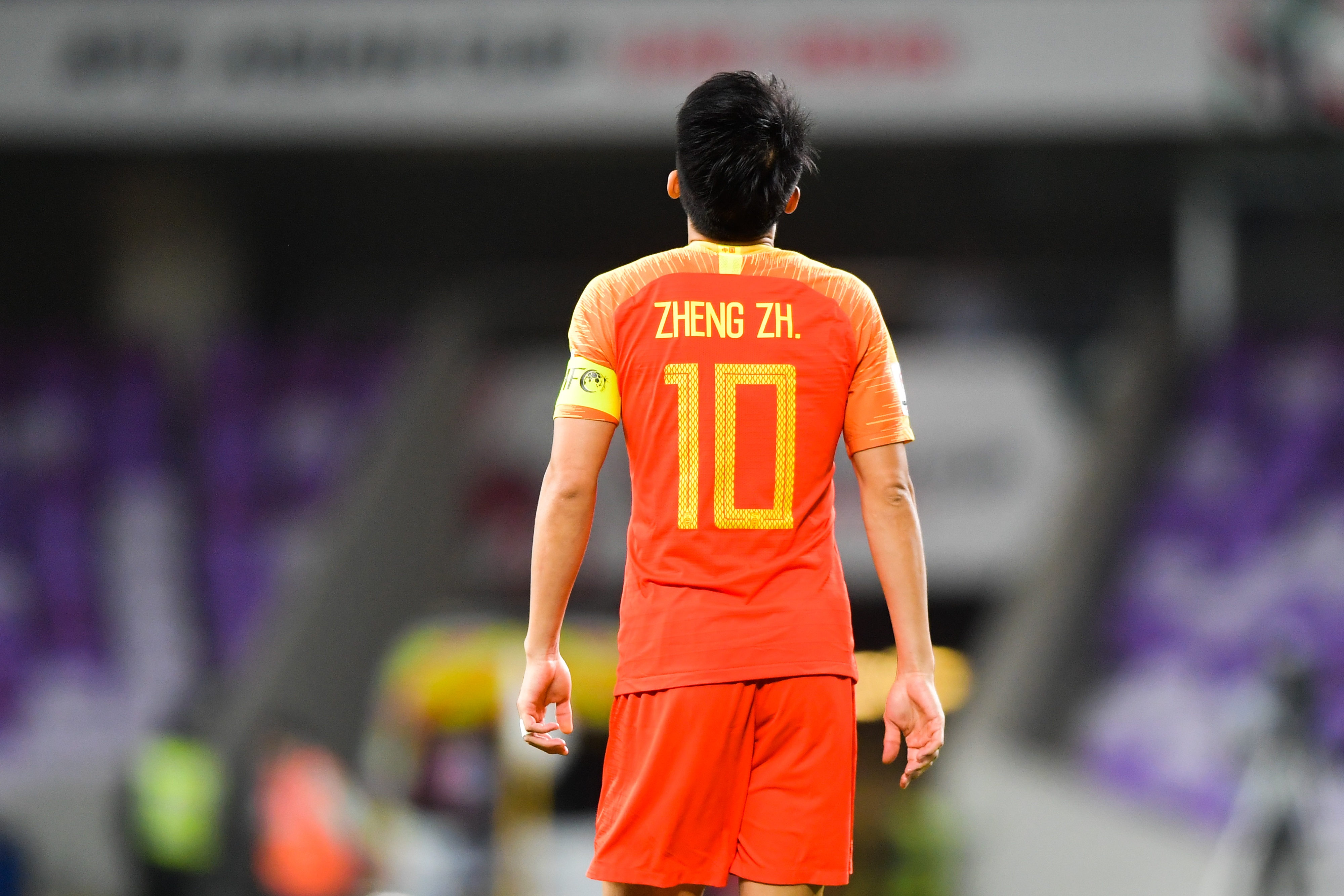 aoa体育官网-球员们在比赛中兢兢业业，为团队赢得荣誉