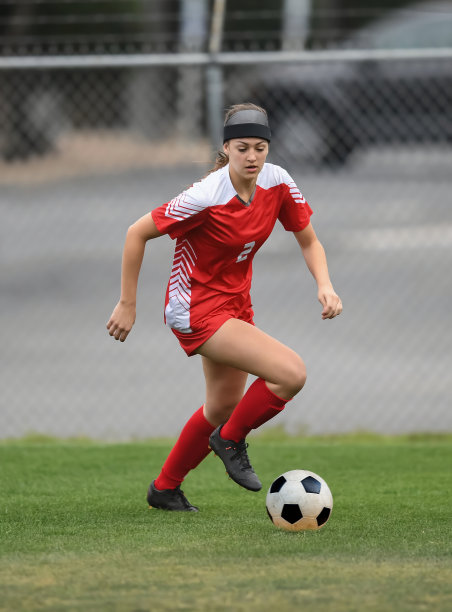 国际女子足球比赛展现实力,引发赞誉的简单介绍 国际女子足球比赛展现实力,引发赞誉的简单介绍