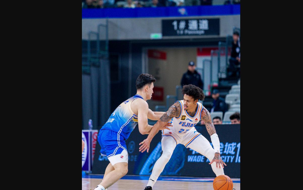 aoa体育活动-勇猛争夺球场控制权为球队赢得优势