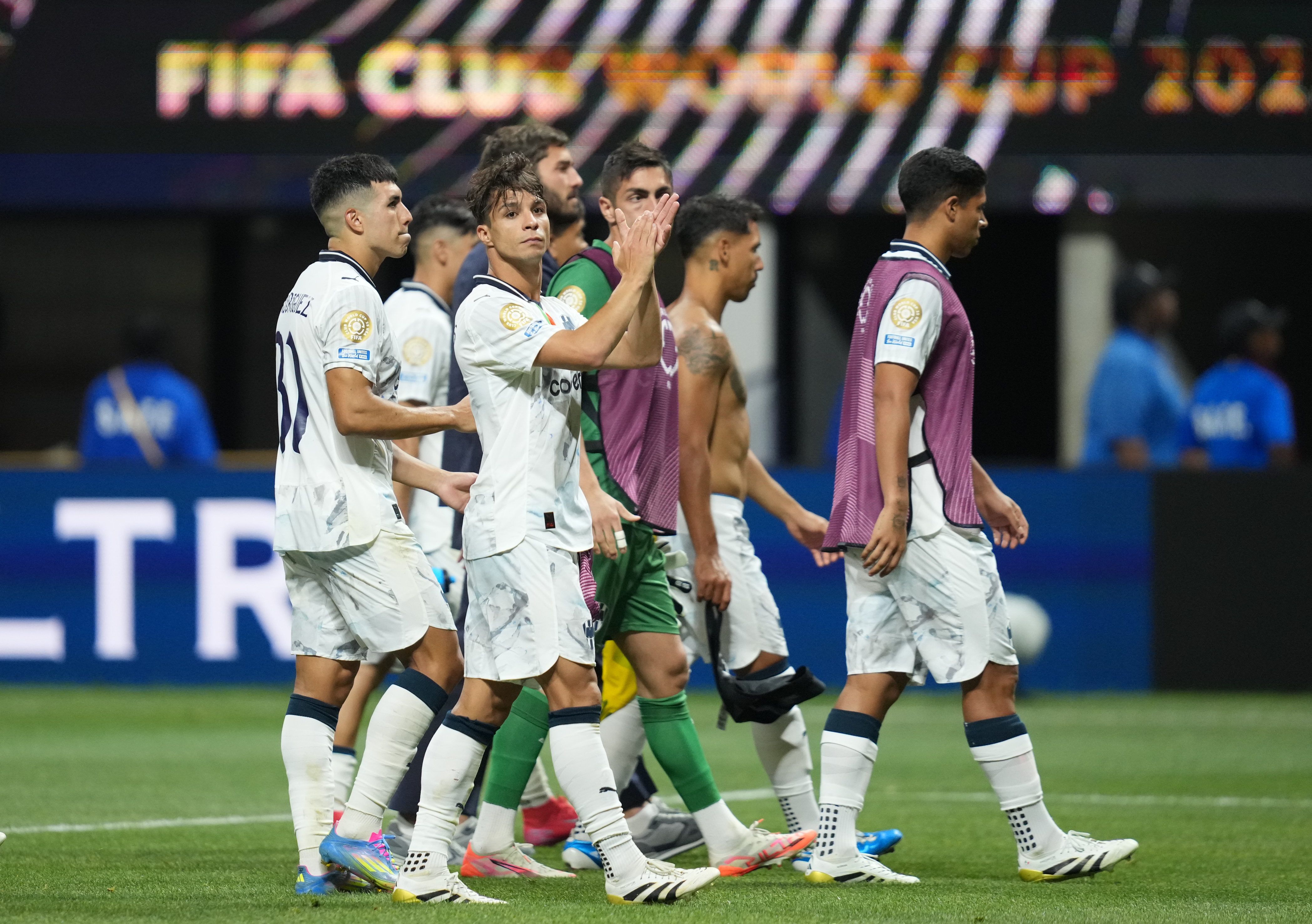 aoa体育课程-包含武装与装备：足球赛场上实力碰撞的词条