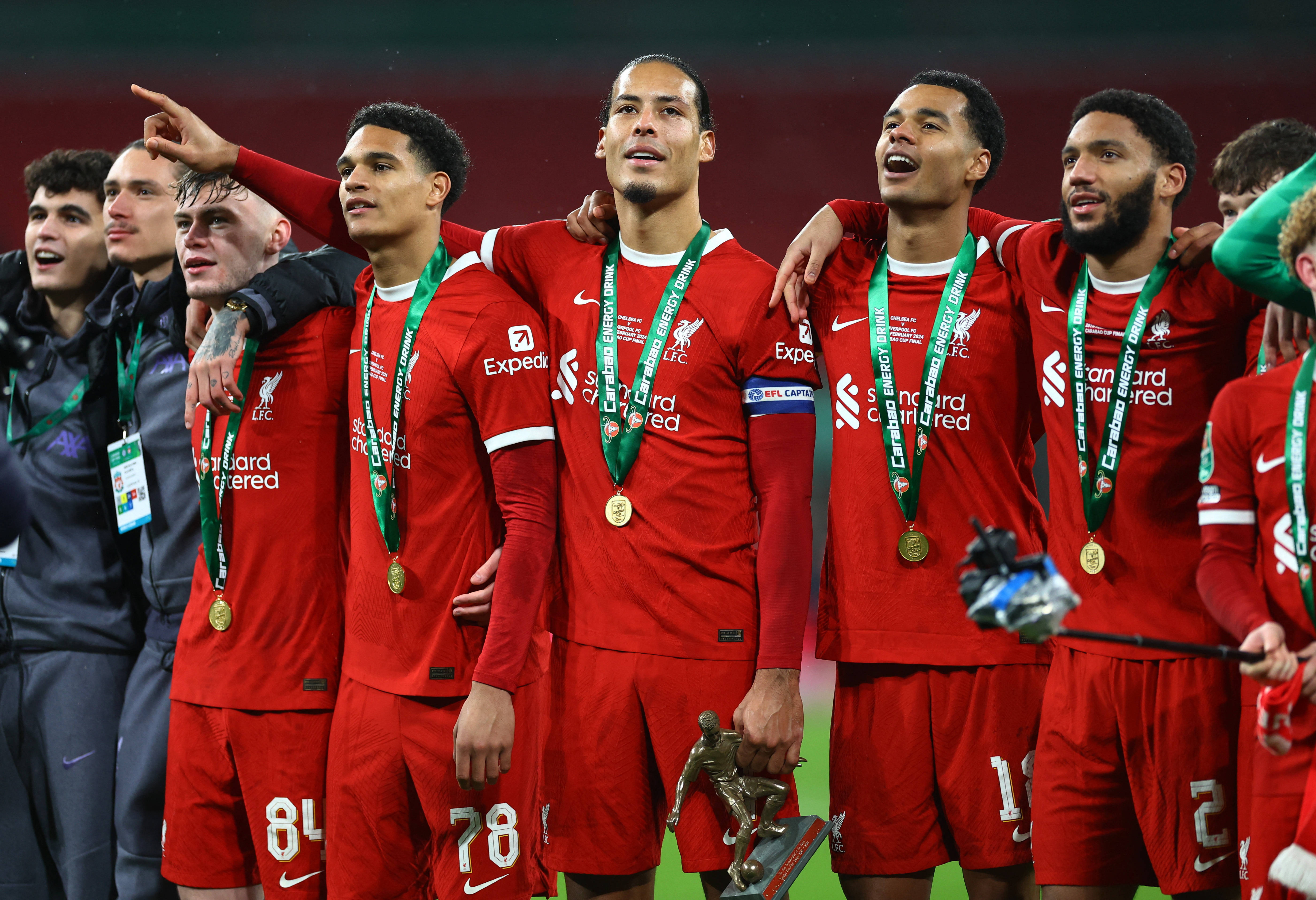 aoa体育活动-马德里竞技击败利物浦，夺得胜利