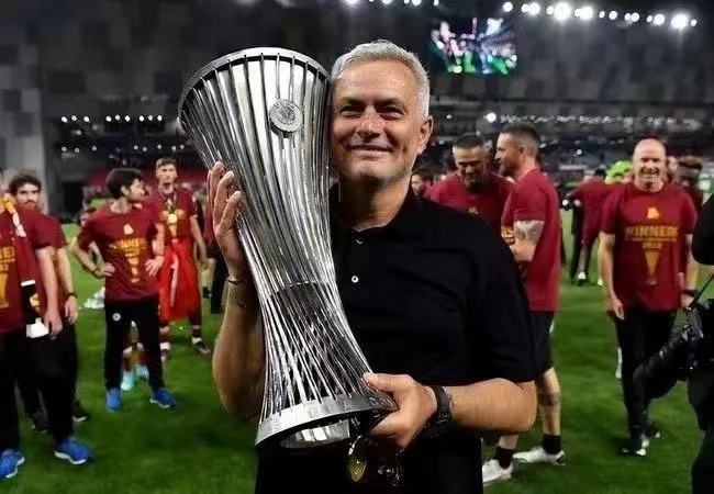 罗马队惨遭逆转,掉队积分榜前列球队的简单介绍 罗马队惨遭逆转,掉队积分榜前列球队的简单介绍