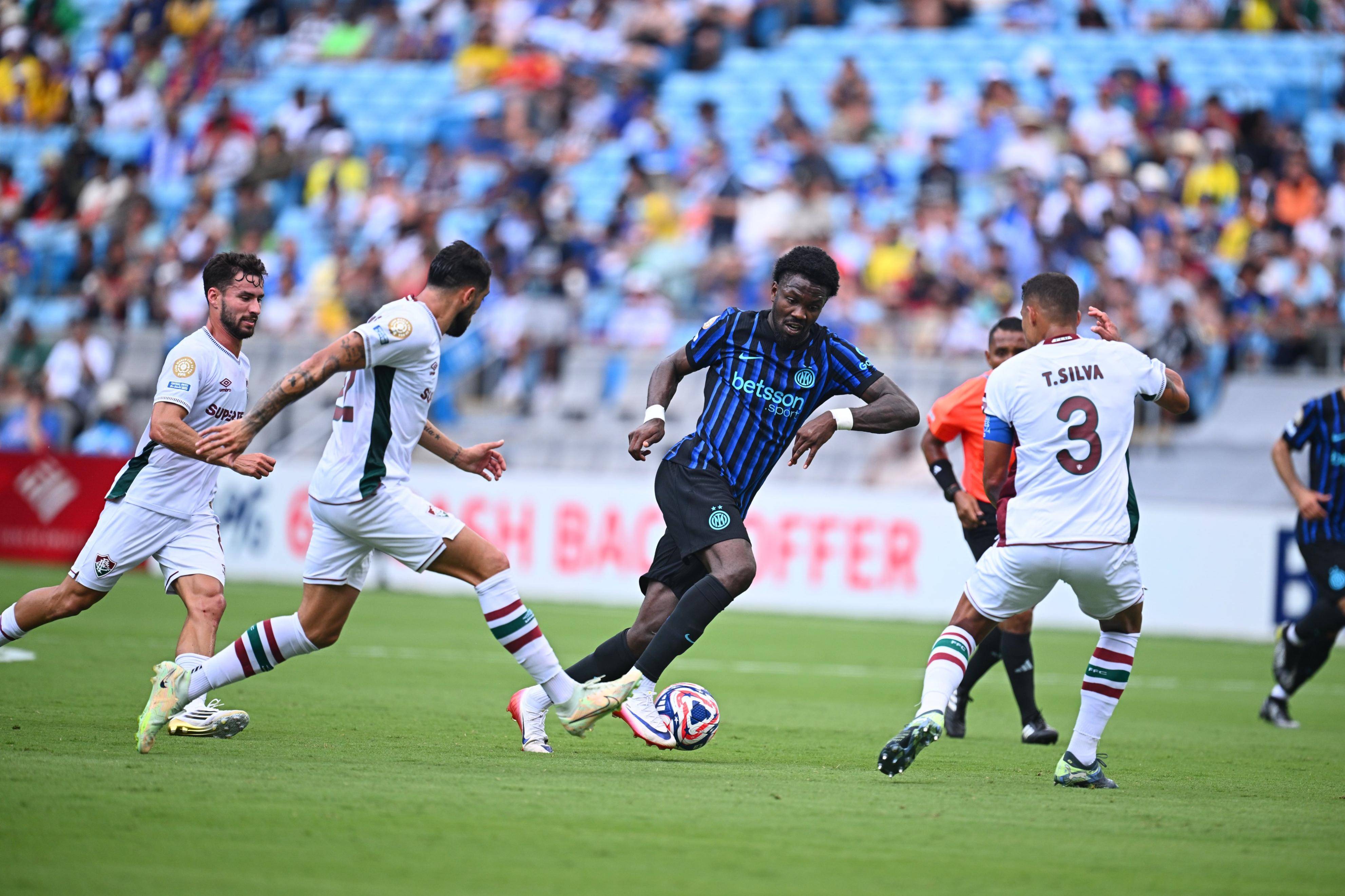 aoa体育馆-曼城势不可挡，铁定晋级欧冠四强的简单介绍