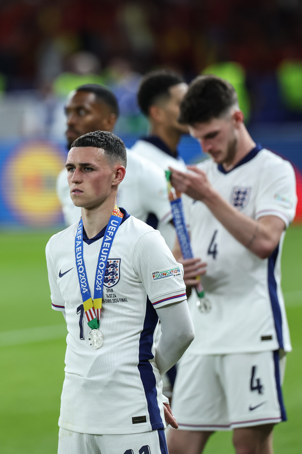 西班牙男足队大胜晋级半决赛