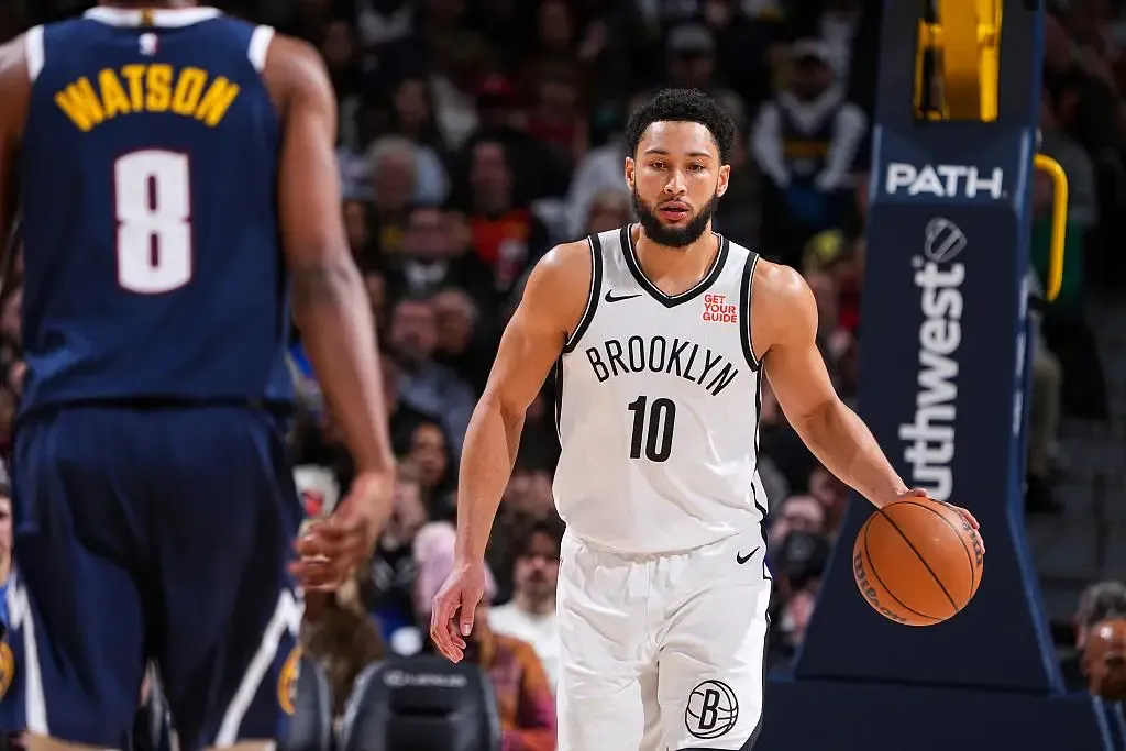 人惊险逆转篮网,西蒙斯低迷但毫不放弃 人惊险逆转篮网,西蒙斯低迷但毫不放弃